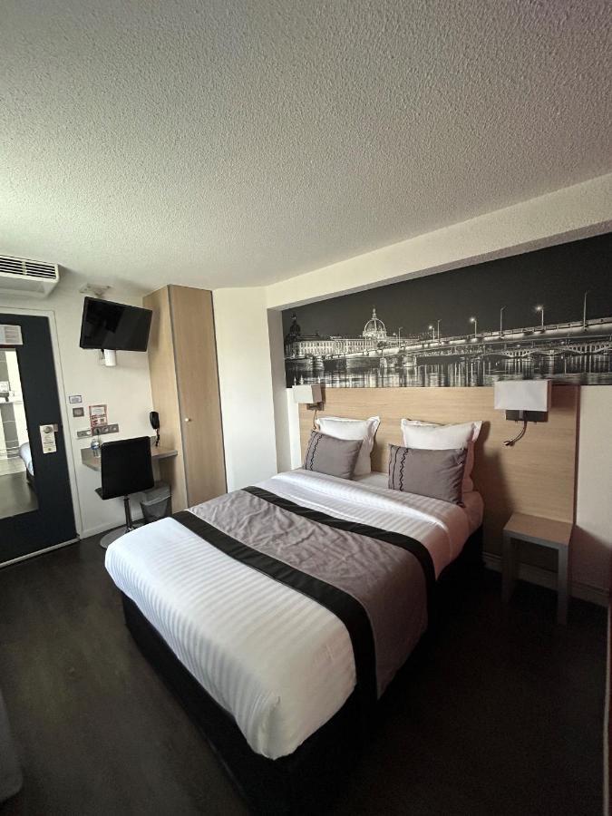 Logis Cris Hotel Et Restaurant, Lyon Sud-Est Corbas Exterior photo