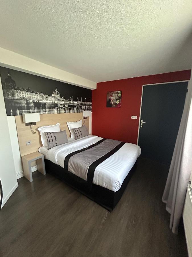 Logis Cris Hotel Et Restaurant, Lyon Sud-Est Corbas Exterior photo